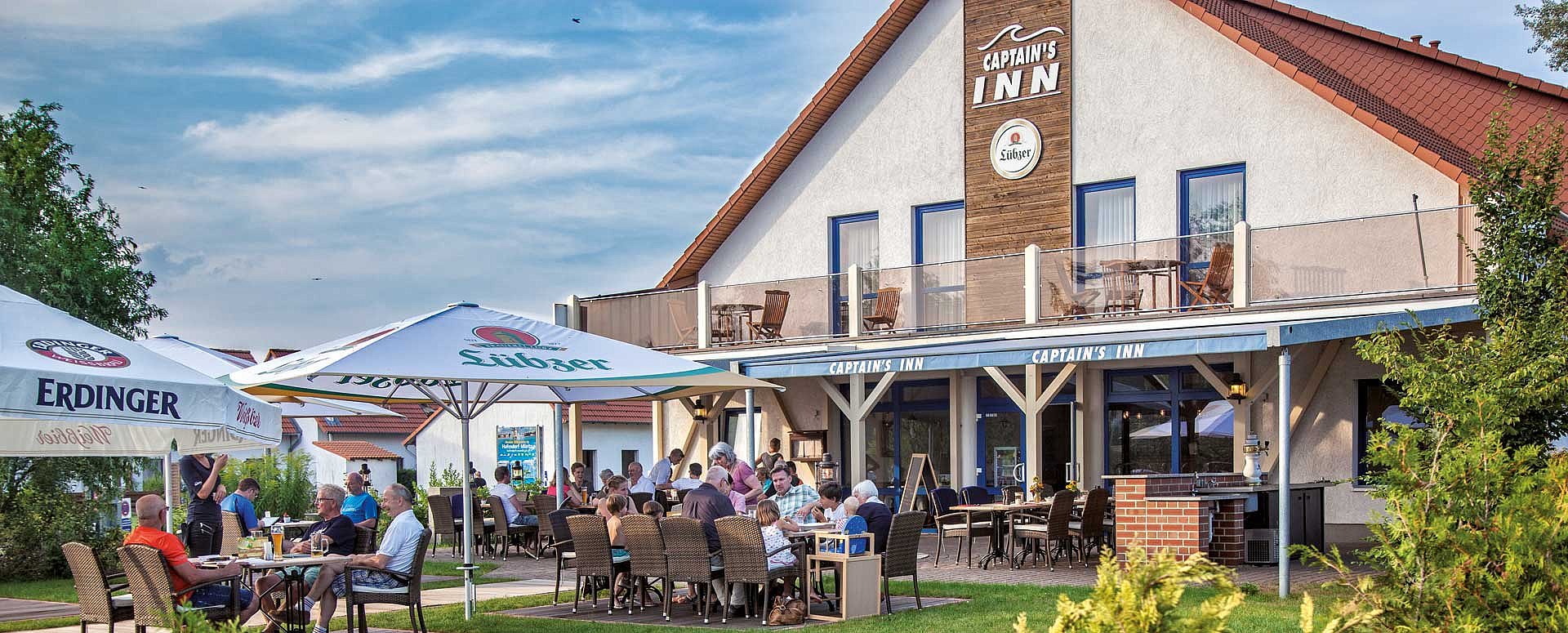 Restaurant an der Müritz mit Außenterasse und Blick zum See